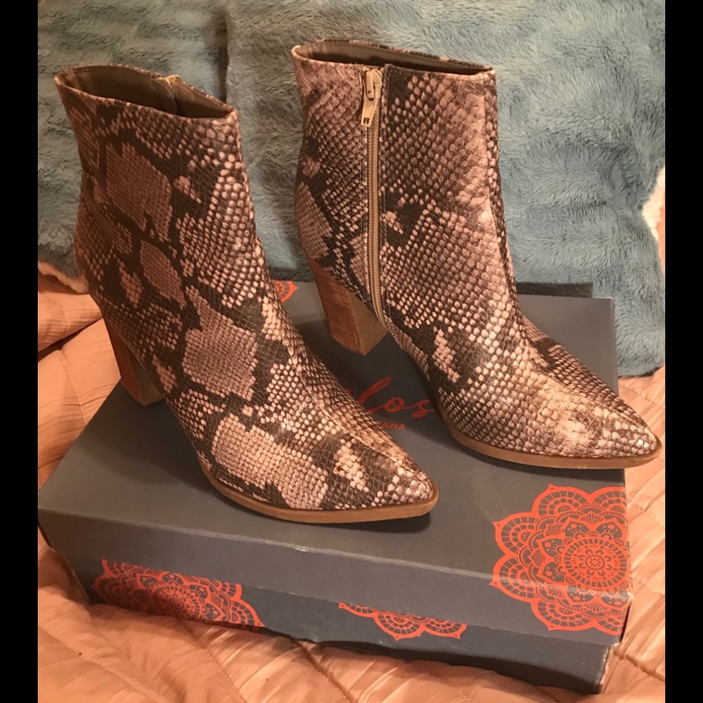 EUC Carlos by Carlos Santana Snakeskin booties.